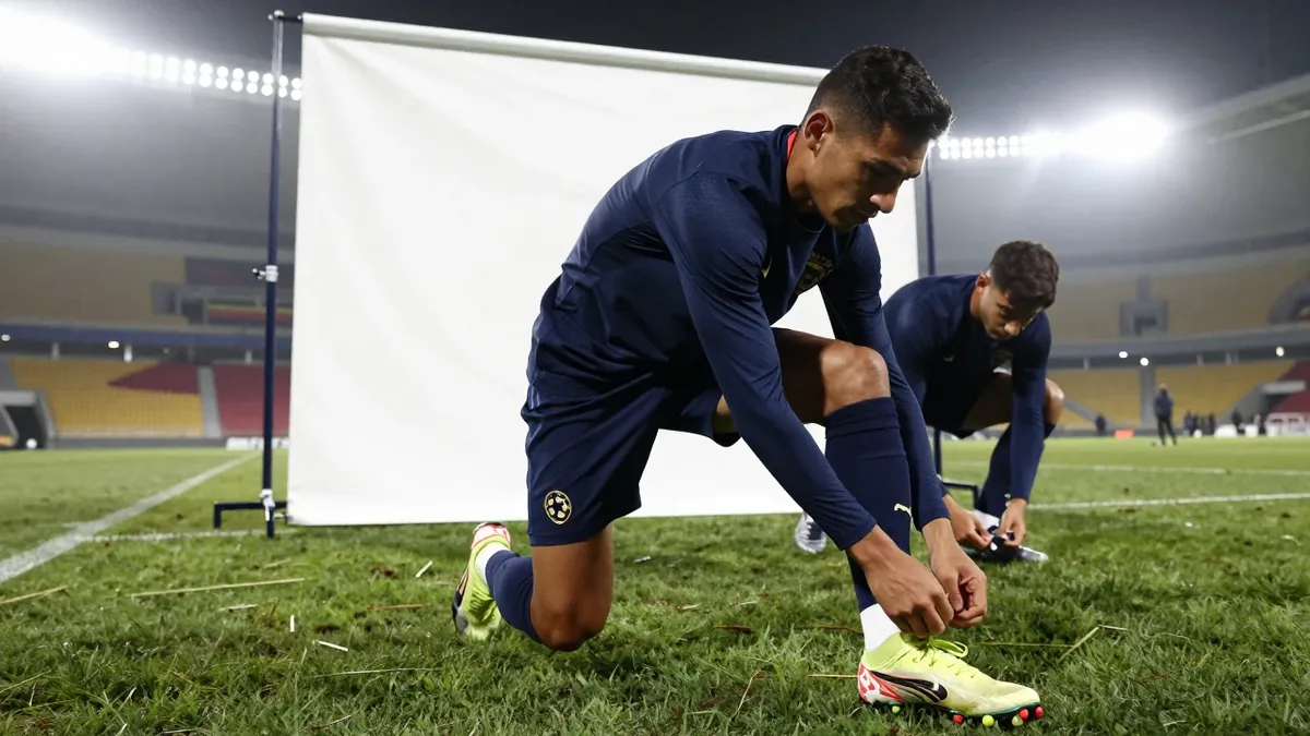 El defensa ecuatoriano Willian Tenorio completó un partido entero con el PSG en su triunfo 4-2 sobre el Manchester City