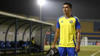 A 35-year-old Paraguayan winger, 5'9" with a lean build, stands in the dimly lit Estadio Rodrigo Paz Delgado tunnel, his...